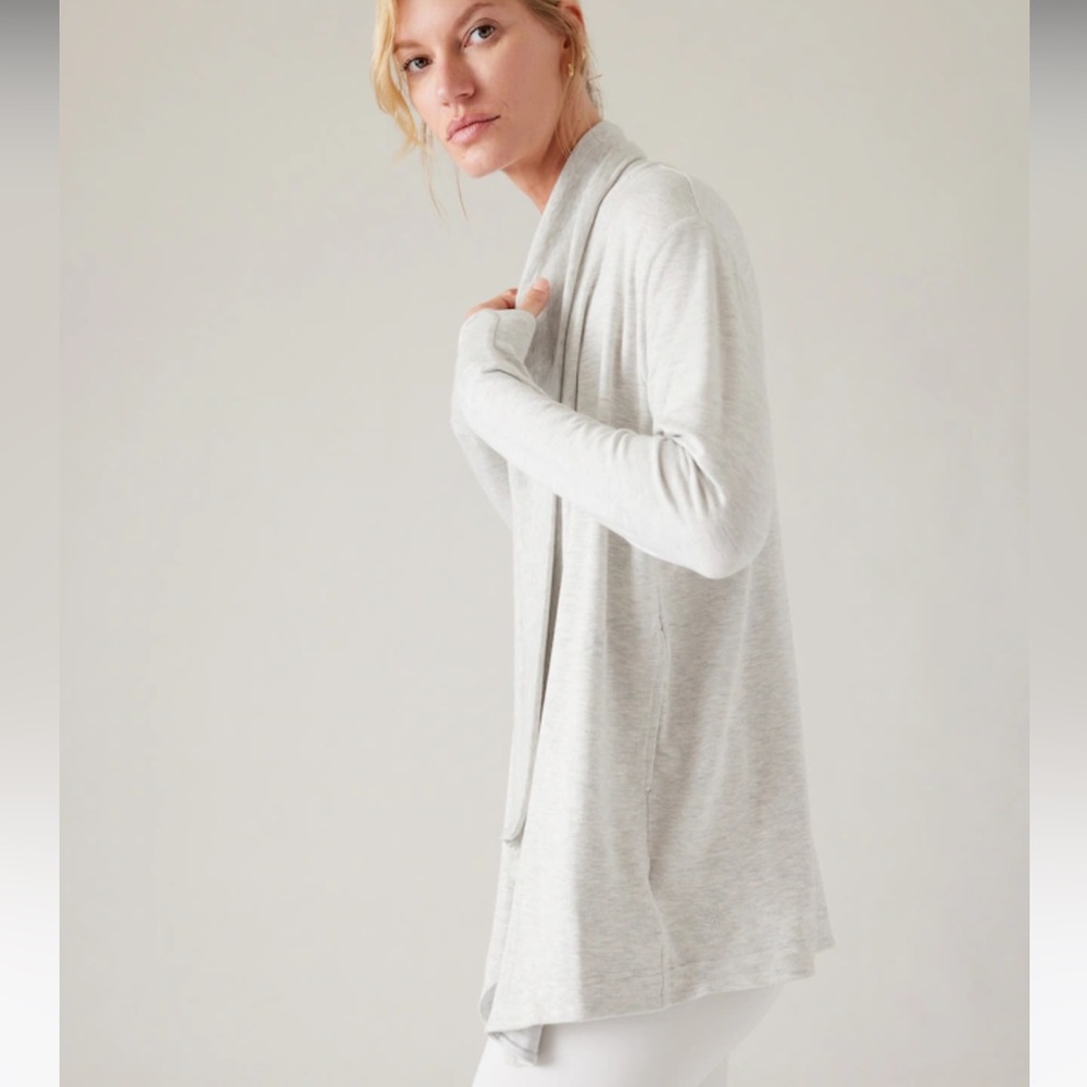 NWT Athleta Pranayama Wrap Size L